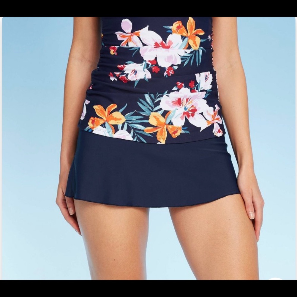 NWOT Swimsuit skirt bikini bottoms